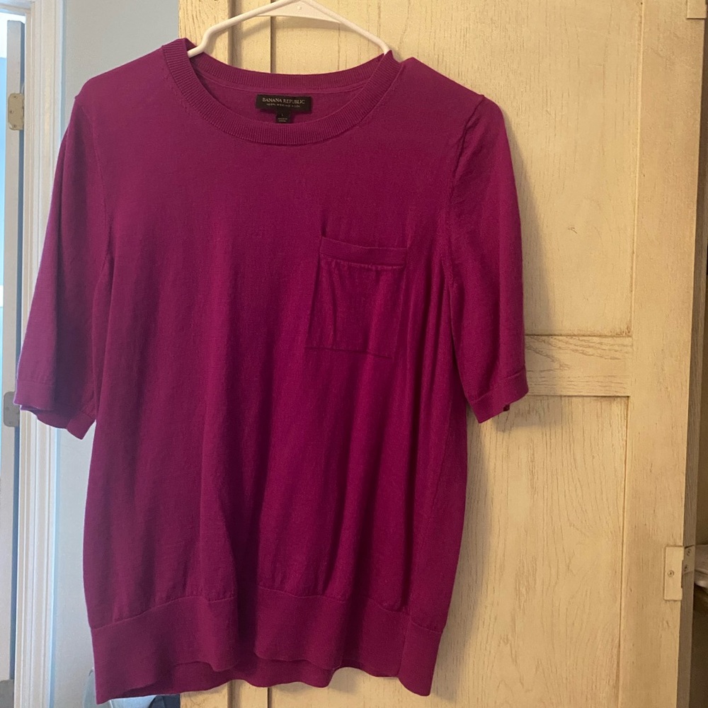 Gorgeous plum color sweater- perfect transition piece for the fall. Size large
